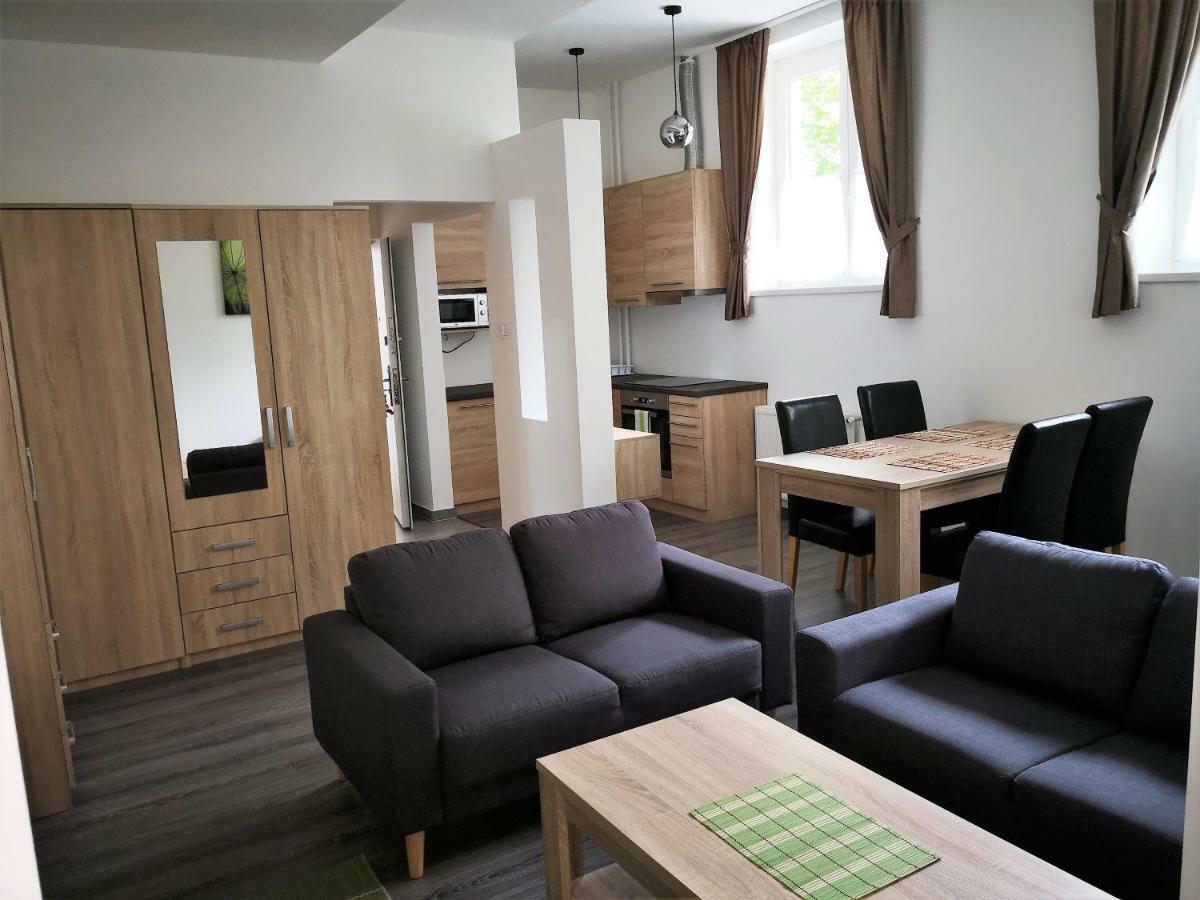 Mate Apartmanok Tiszaújváros Exterior foto