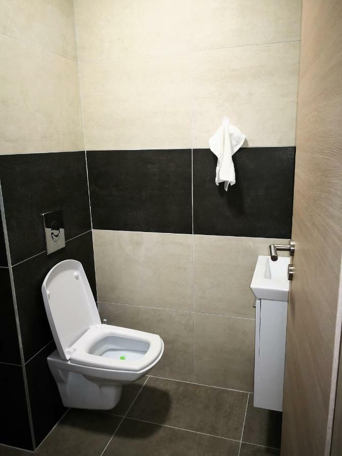 Mate Apartmanok Tiszaújváros Exterior foto