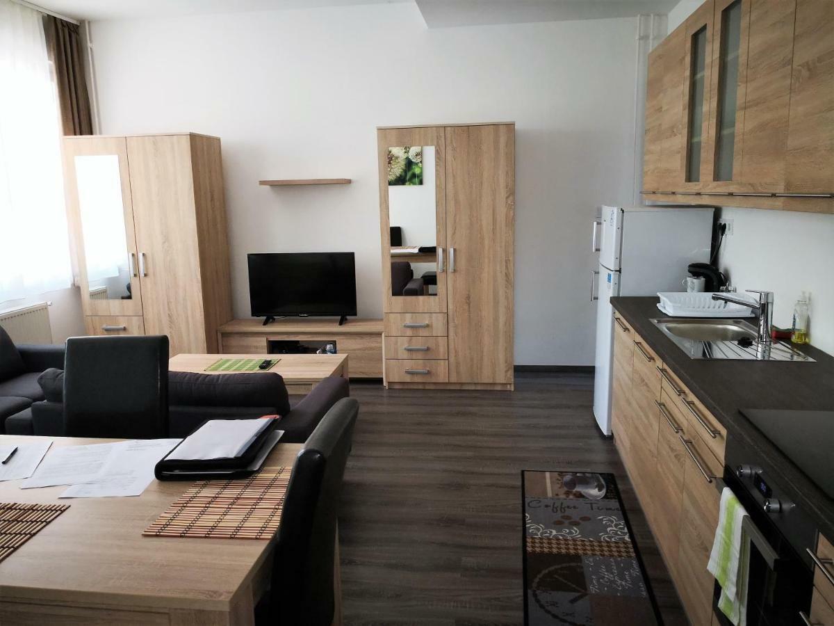 Mate Apartmanok Tiszaújváros Exterior foto