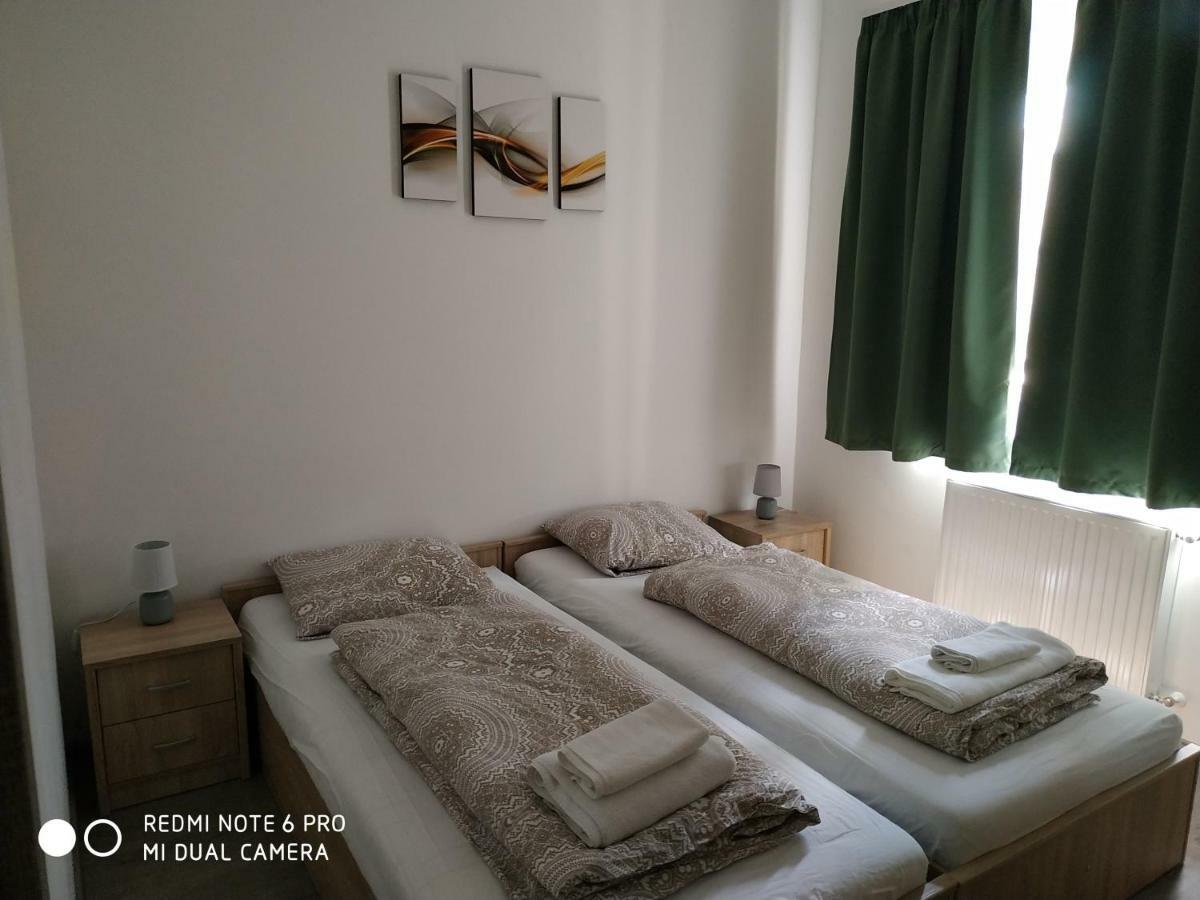 Mate Apartmanok Tiszaújváros Exterior foto